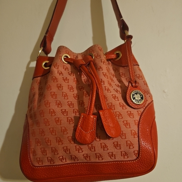 Rare Vintage DOONEY & BOURKE Red Leather Canvas Monogram Drawstring Bucket Bag - Picture 2 of 14